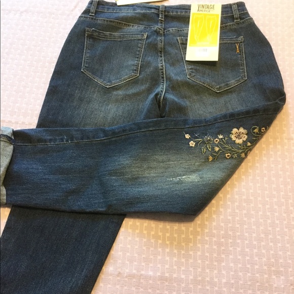 Size 8. Vintage America. Boyfriend. Embroidered. - Picture 5 of 8